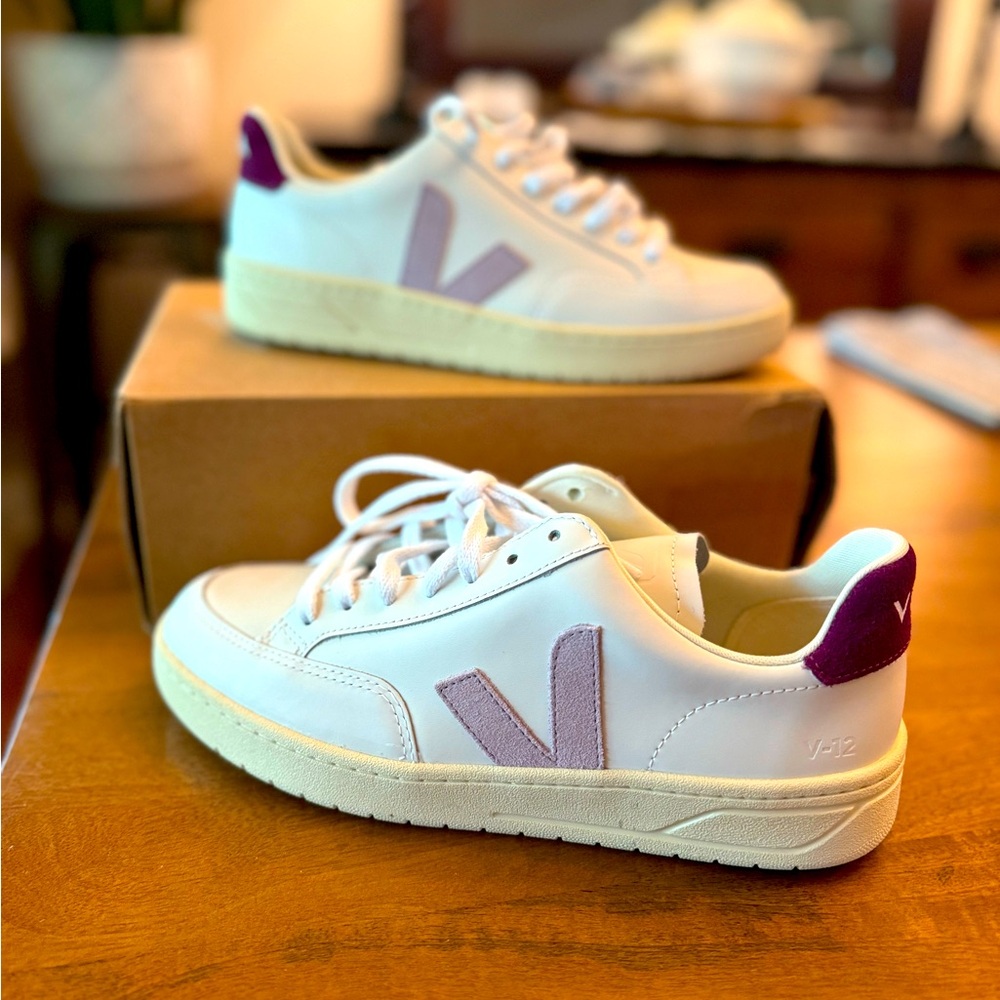 Veja white leather casual sneakers, size 8. Magenta & rose detail. Never worn.